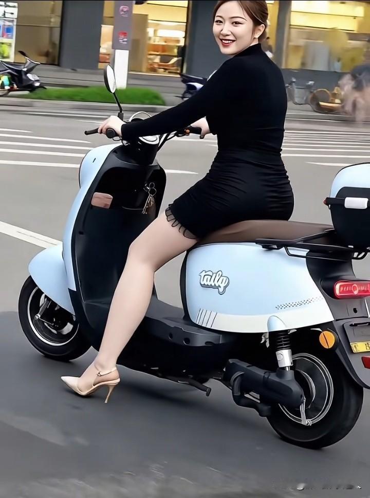 你闯灯了这位美女别再看啦我脸红了…时尚街拍美女今天是个美女摩托车上