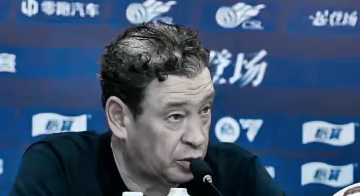 “他不懂球，一直不懂！中超怎么会要他??”斯卢茨基的对手，俄罗斯足球名将莫斯托沃