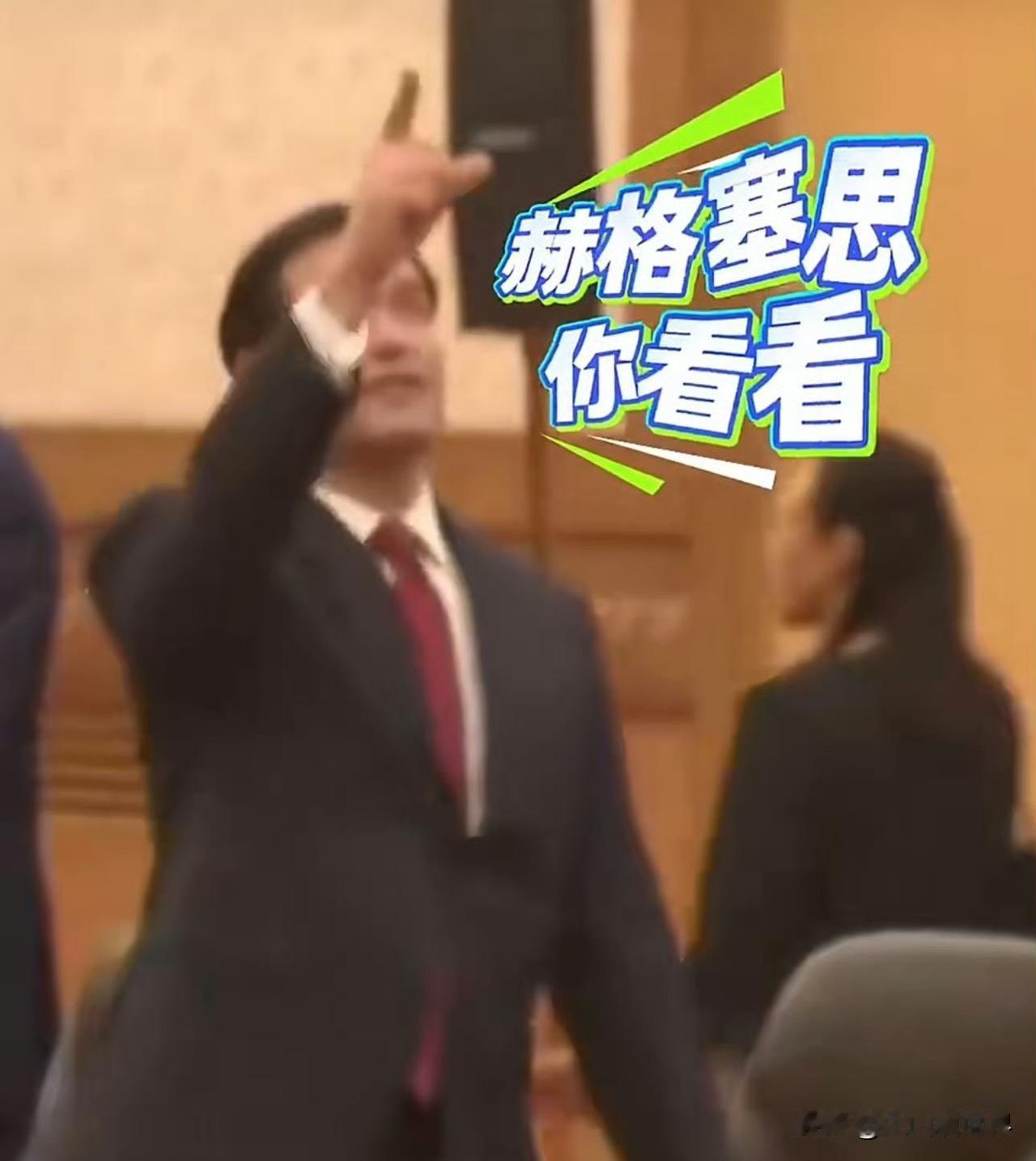 看完中国气派宴会厅，特朗普返程直言：白宫也该建一个[笑着哭]特朗普结束访华，在