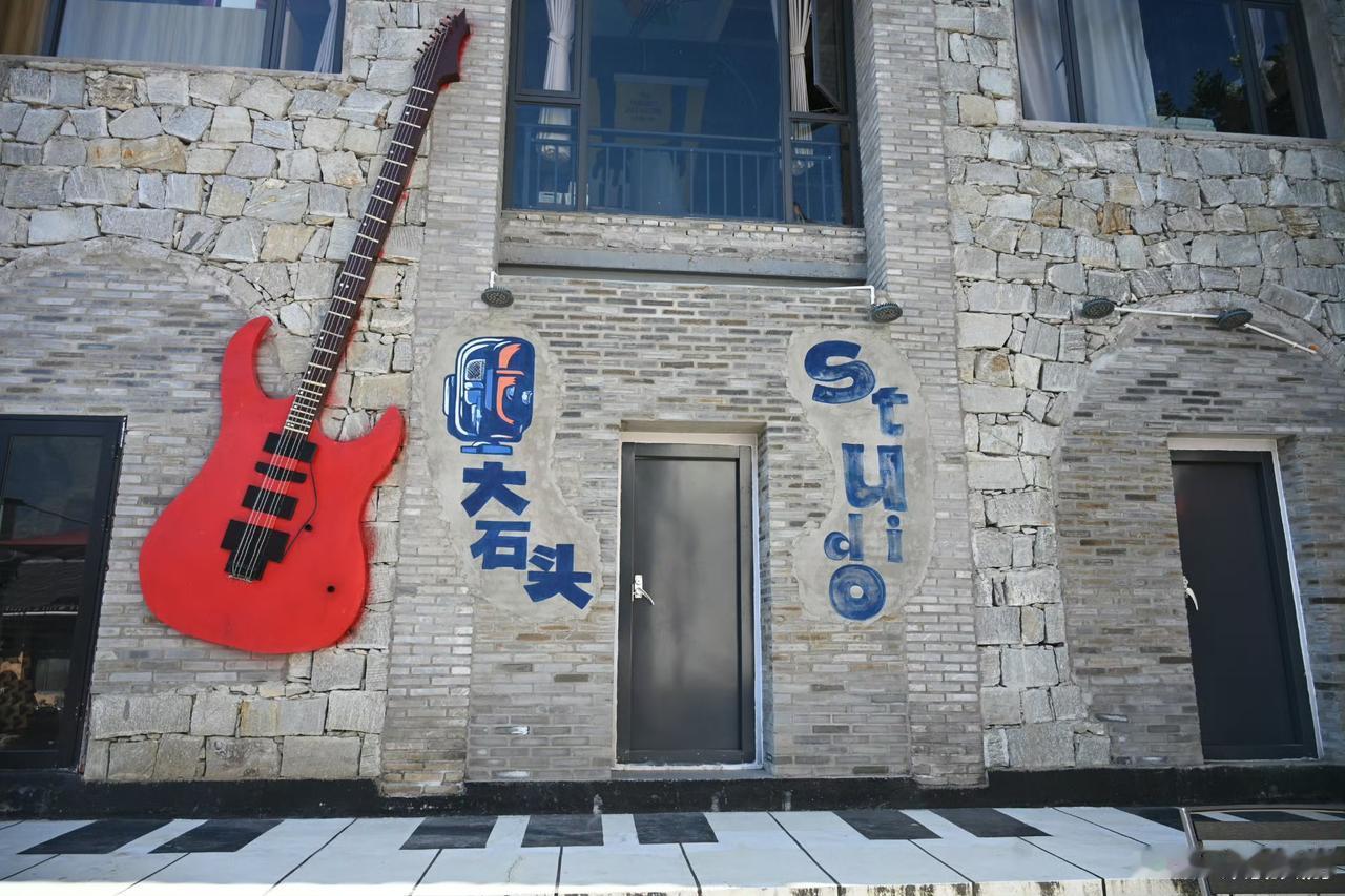 大理阿尼么，着实是一处宝藏旅居之地！✅这座宛如会唱歌的石头村落，满溢着独特的魅