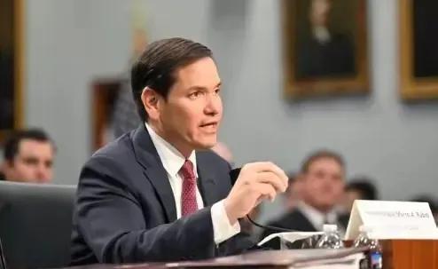 美国一边请求中国解除稀土出口限制，一边取消了C919零部件出口许可。据报道，美国