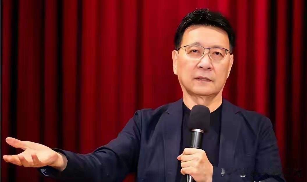 赵少康心里又不舒服了！沈富雄上次说他“四姓家奴”，他居然没恼，还让人家继续上节