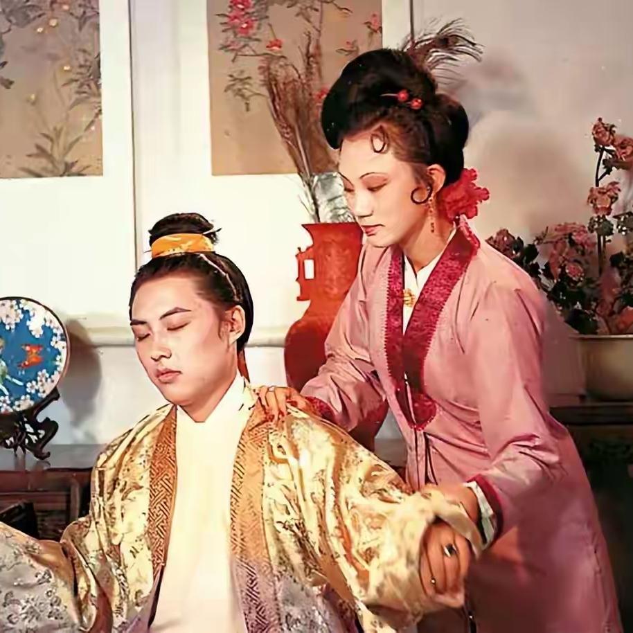 贾赦房中那个17岁丫鬟，究竟有没有被老色鬼收用过？答案其实藏在《红楼梦》的