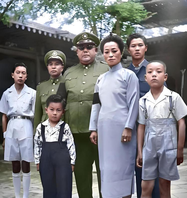 1949年9月，银川解放，解放军接管了市政府，军管会开始清查马鸿逵的财产。第一站