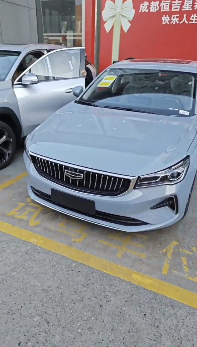 成了尊贵的吉利车主最终还是放弃了逸动，选了帝豪。预算也就7，8万，这个价位看了