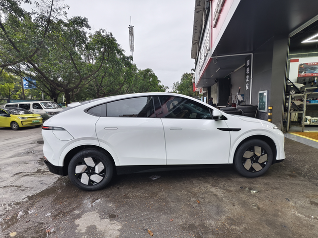 小鹏G6的轮毂如何改装2025款G6，觉得18寸轮毂比较难看，但是为了钱包、舒