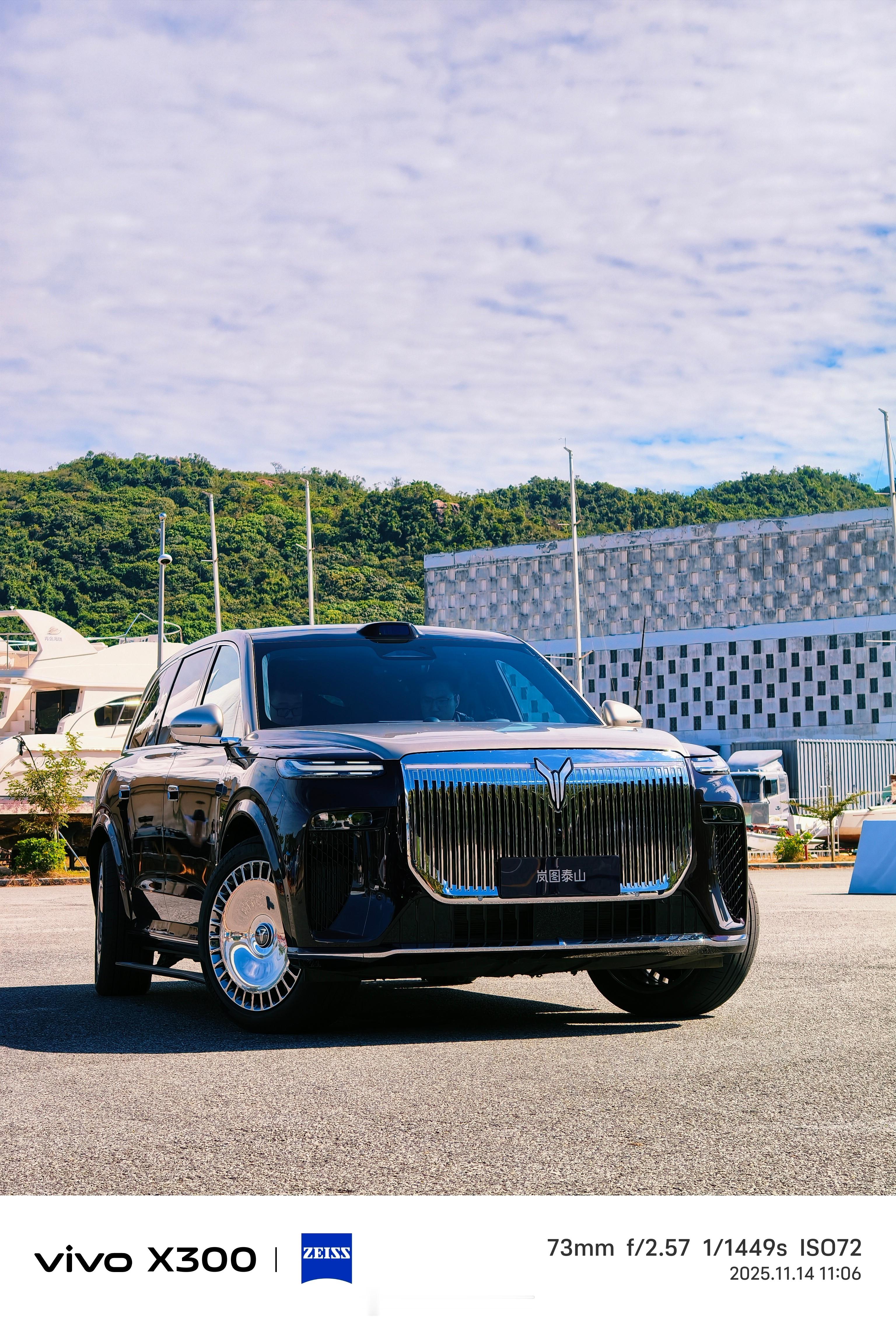 给岚图泰山拍了一组临时照这车我真是一眼爱啊我现在已经开始准备京牌了坐等18号一个