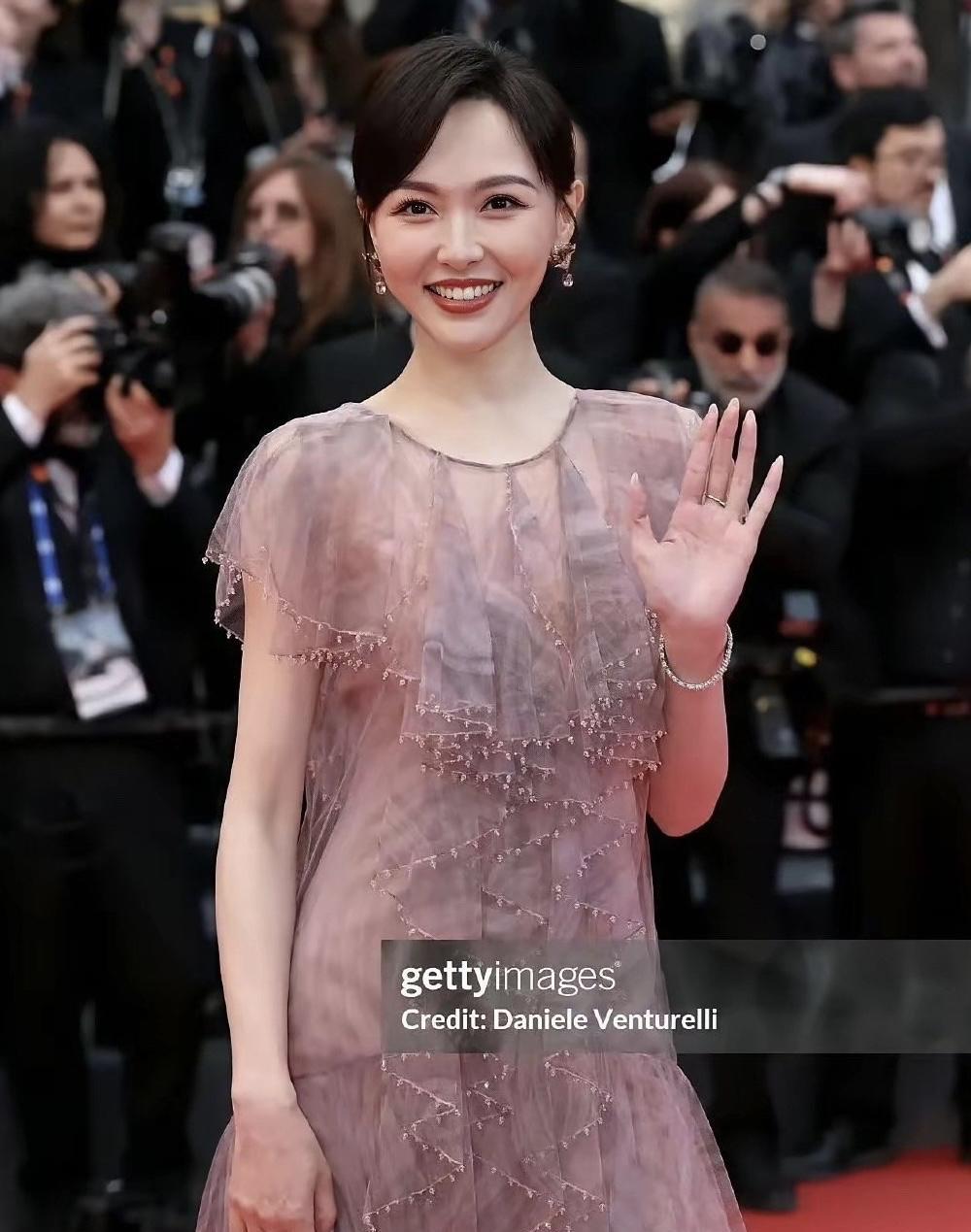 真的是人比人气死人，同样是走戛纳红毯。怎么差距这么大呢？