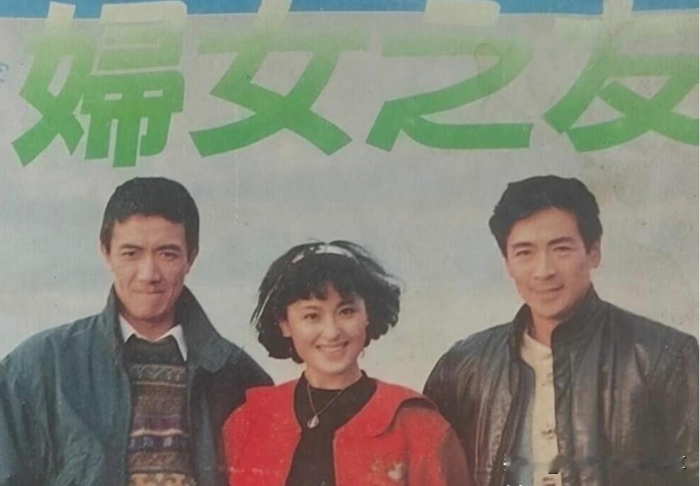其实大部分人只能认出一个，就是左边的李幼斌，他从年轻的时候跟现在颜值基本没有发生