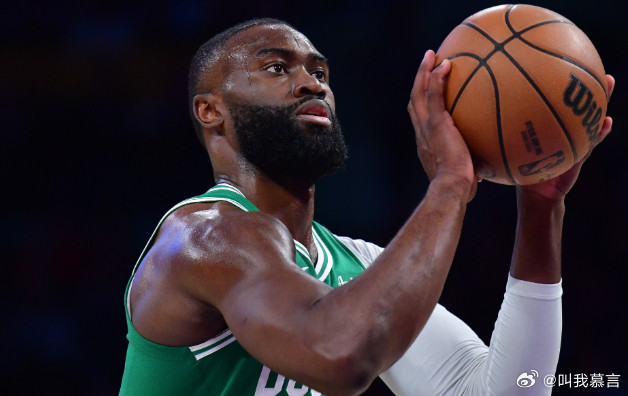3月25日讯绿军球星、球员工会副主席杰伦·布朗在直播时谈到了对65场规定的看法