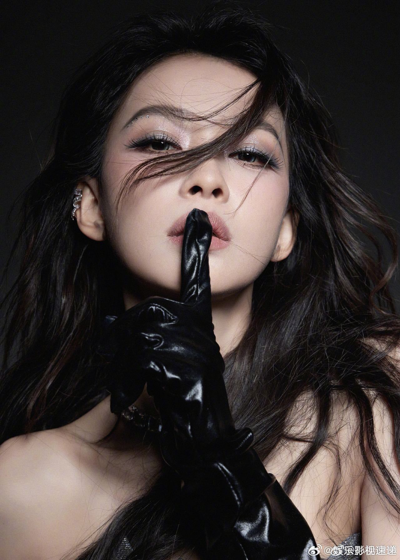 孙怡乘风2026初舞台造型孙怡初舞台造型孙怡这次初舞台真的放大招了，细闪上衣加