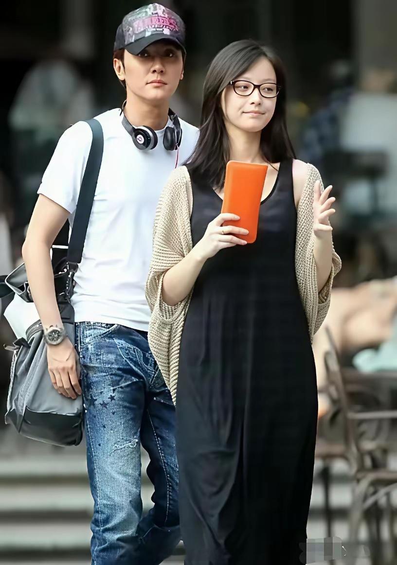 倪妮和冯绍峰年轻时，冯绍峰老帅了。