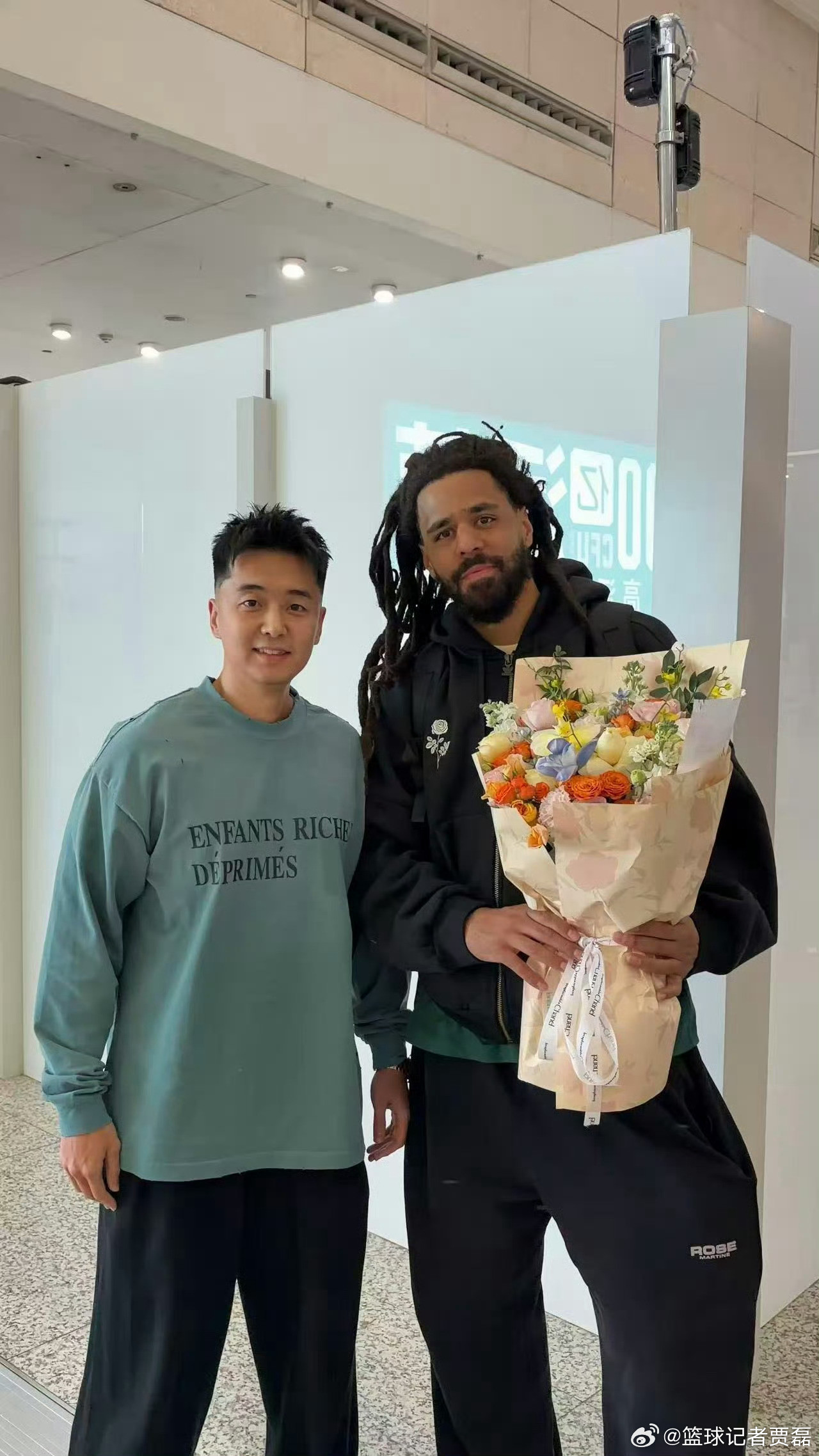 说唱歌手JCole加盟CBA同曦的票房有保障了！这要是打着打着比赛突然来一段