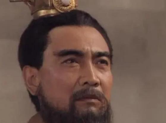 曹操打败吕布后，想留下吕布的谋士陈宫，但陈宫只求一死。曹操便真诚地问道：“你若死