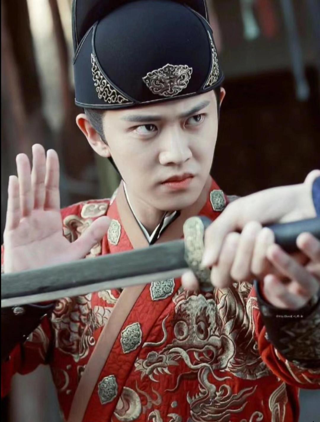 谁懂啊！任嘉伦才是内娱追星的顶配心动感✨始于《锦衣之下》陆绎的飞鱼服帅炸，陷于