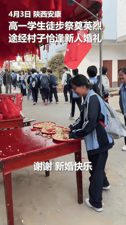 新人婚礼遇学生祭英烈，暖心一幕登上人民日报！陕西安康，4月3日，当地一对新