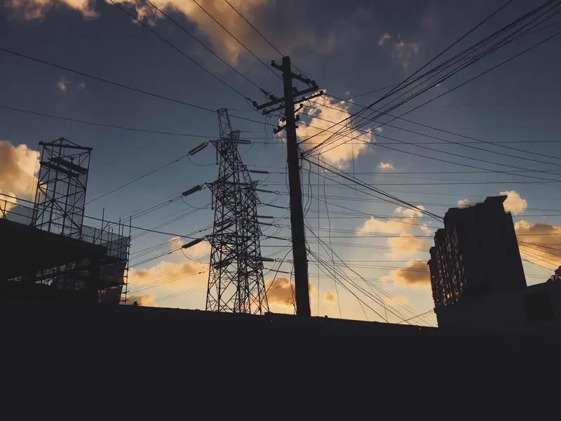 在抽屉的角落里翻出来了1月11日，据媒体报道，发布15年的iPhone4竟然