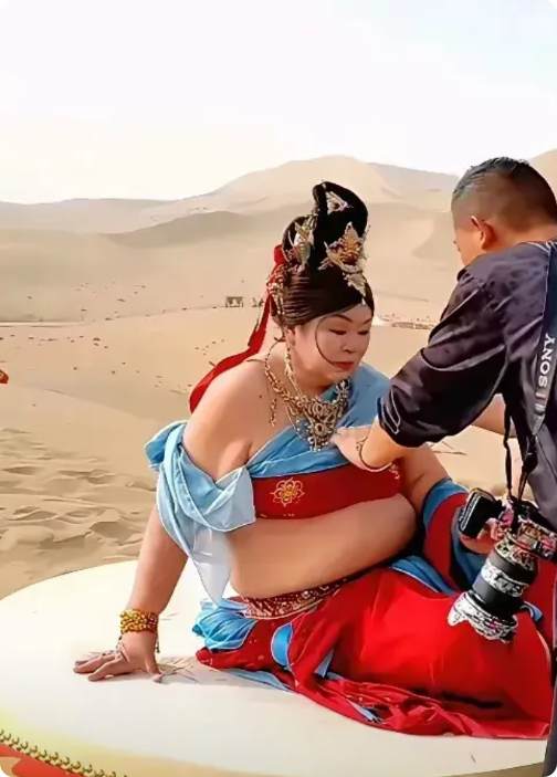 甘肃敦煌，有一名女子在网上看到有人在沙漠上表演飞天敦煌，心里面非常羡慕。于是产生