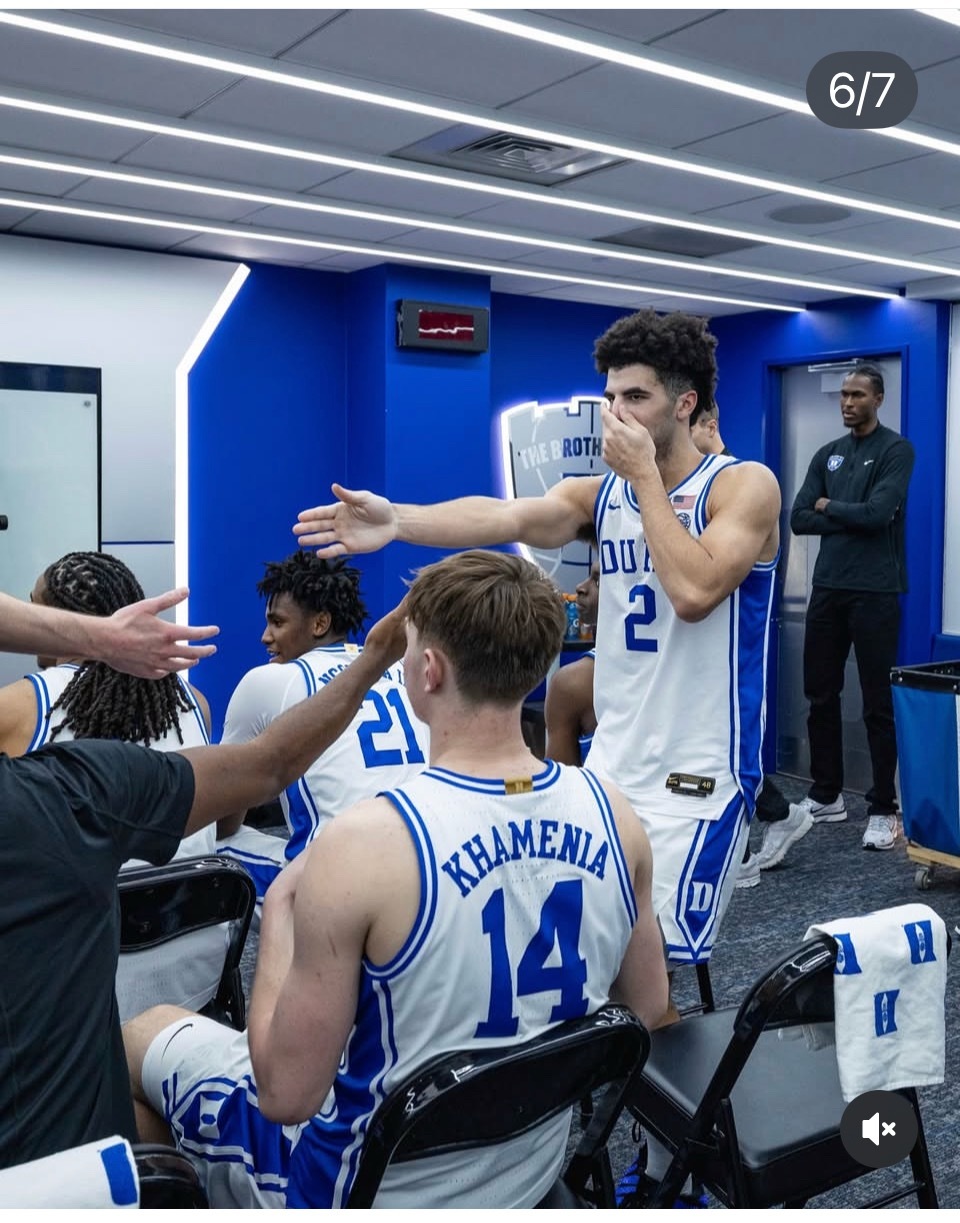 一开始还感慨了一下Cay女朋友也挺漂亮的，然后就被图2笑死，Cay你这是嫌弃哈梅