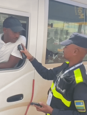 卢旺达连查酒驾都学，就问你服不服？随着卢旺达的治安越来越好，环境越来越来越卫生