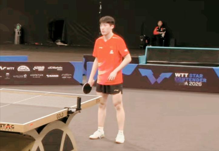 我终于知道，温瑞博为什么放弃防守，和雨果打对攻了？当时周启豪已经晋级，温瑞