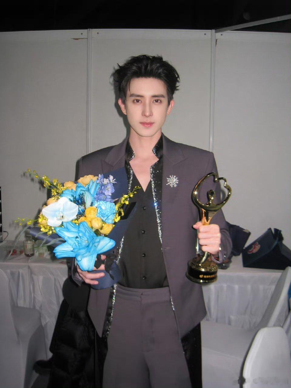 汪苏泷宋威龙敖瑞鹏陈哲远合照，打call主要是因为长得好啊，怎么穿都好看