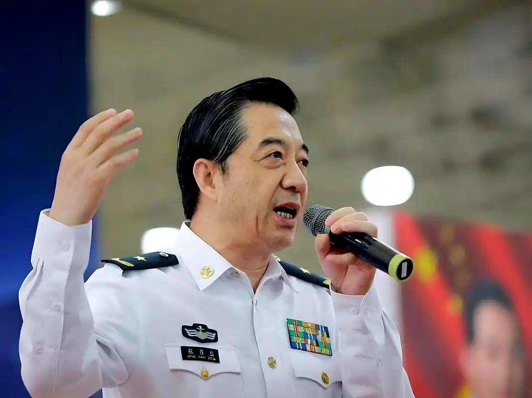 张召忠，我欠你一个道歉！2015年，他说了一句话“美国啥也不干，让东方大国追，2