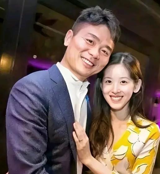 这个世界我最想不通的人，就是刘强东了，他都快退休的人了，财富可以说是三辈子吃喝