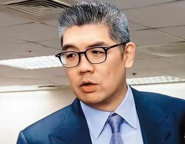 连胜文确认出手，侯友宜这回尴尬了，李乾龙直接点名有深意！随着蓝营准备在7月25