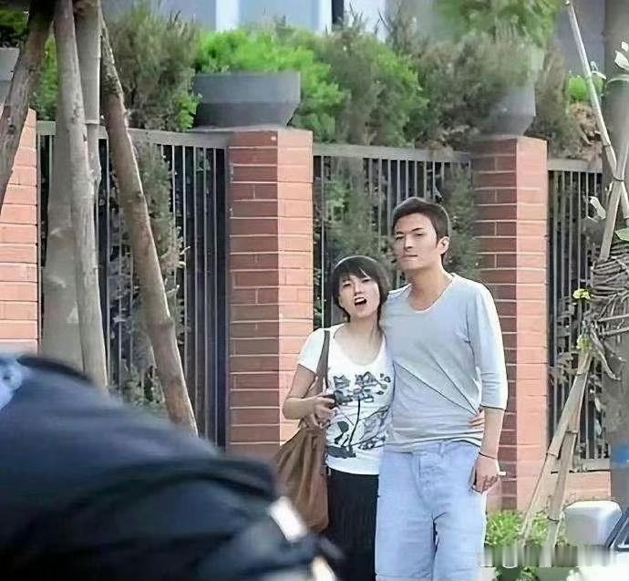 早年高圆圆跟于小伟处对象，岁月简直是猪饲料