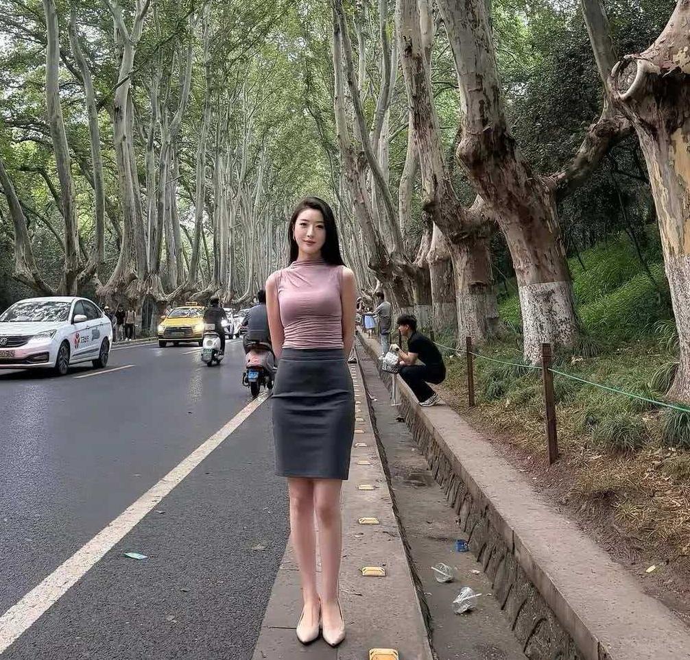 粉色上衣裙装气质穿搭日常吸睛穿搭