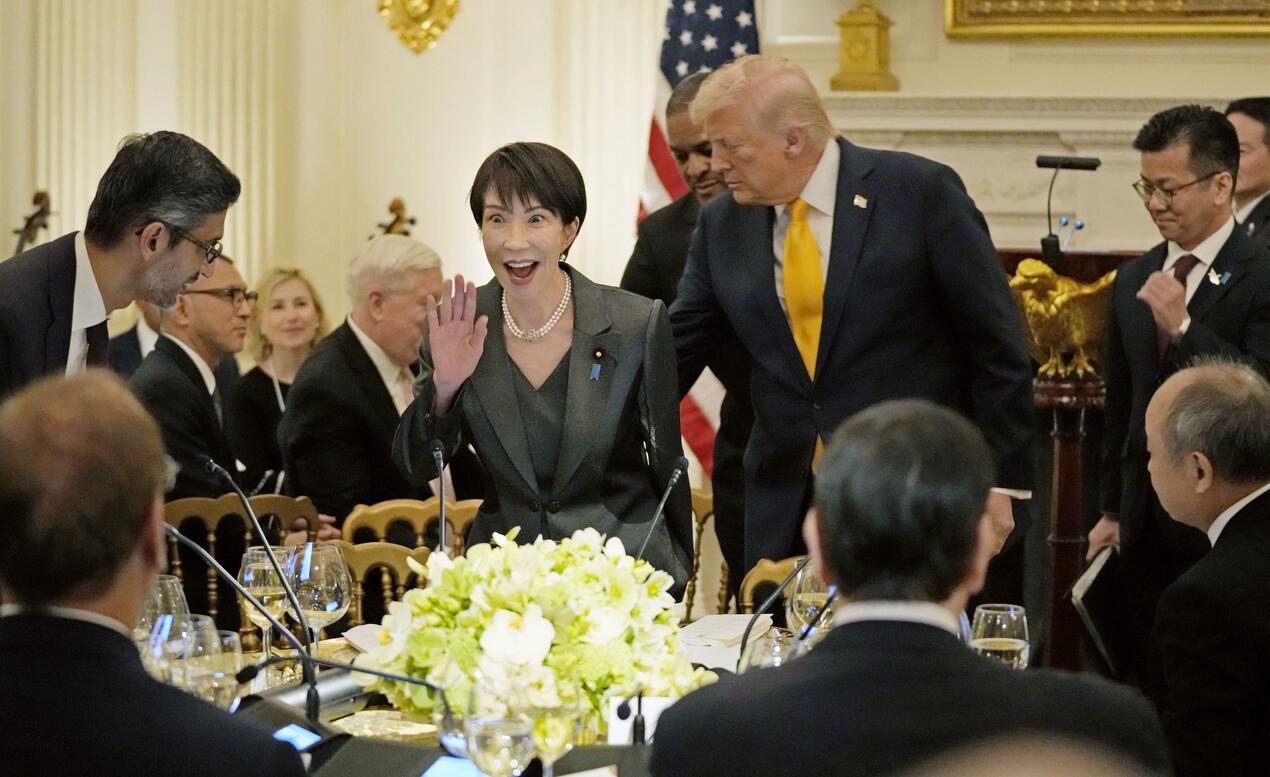 日本出现一种奇怪的现象民众质问日本记者，“为什么在这样的场合。提出这样‘愚蠢’