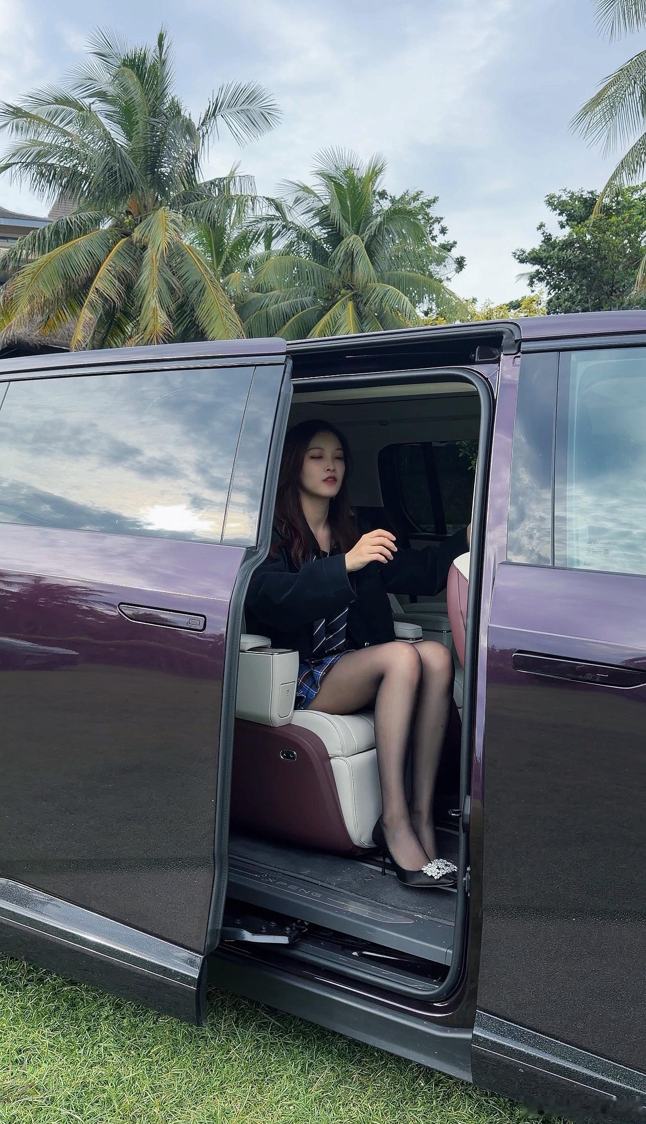 紫色就是出片我给小鹏X9加个油小鹏X9带我拍到了人生照片开了半天，坐了半天，完全