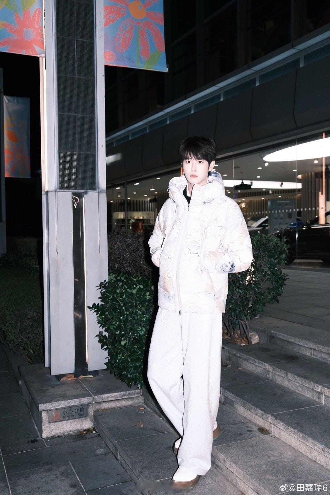 做街头摄影师可以偶遇田嘉瑞家人们谁懂啊！听说做街头摄影师能偶遇田嘉瑞，夸他Fa