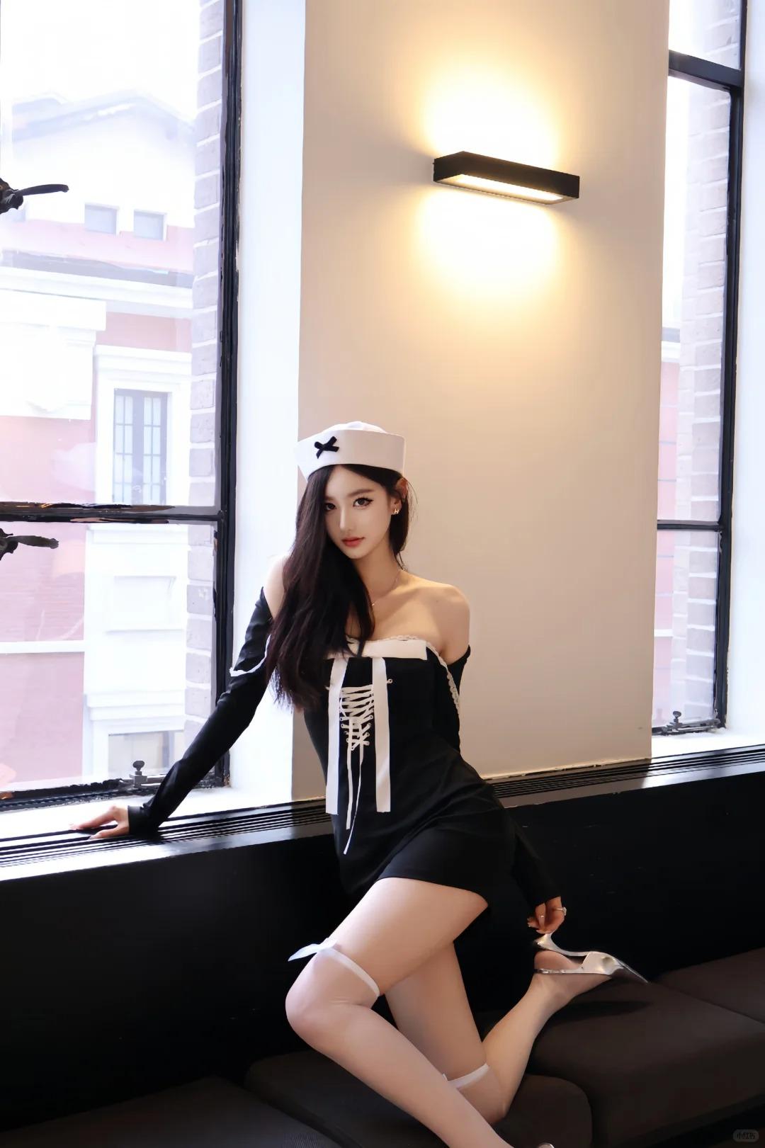 浑然有魅力的兼职模特小妹妹，身姿舒展有度，是骨相支撑起的从容体态，不刻意、不造作