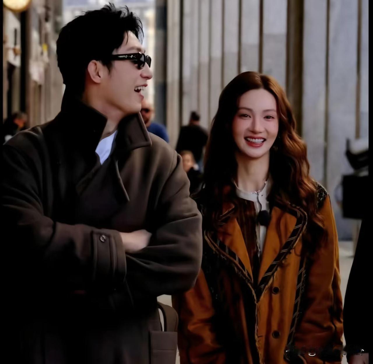 金晨一觉睡醒直接懵了不是因为她自己化的妆太丑，而是因为黄景瑜又传出新恋情了，她