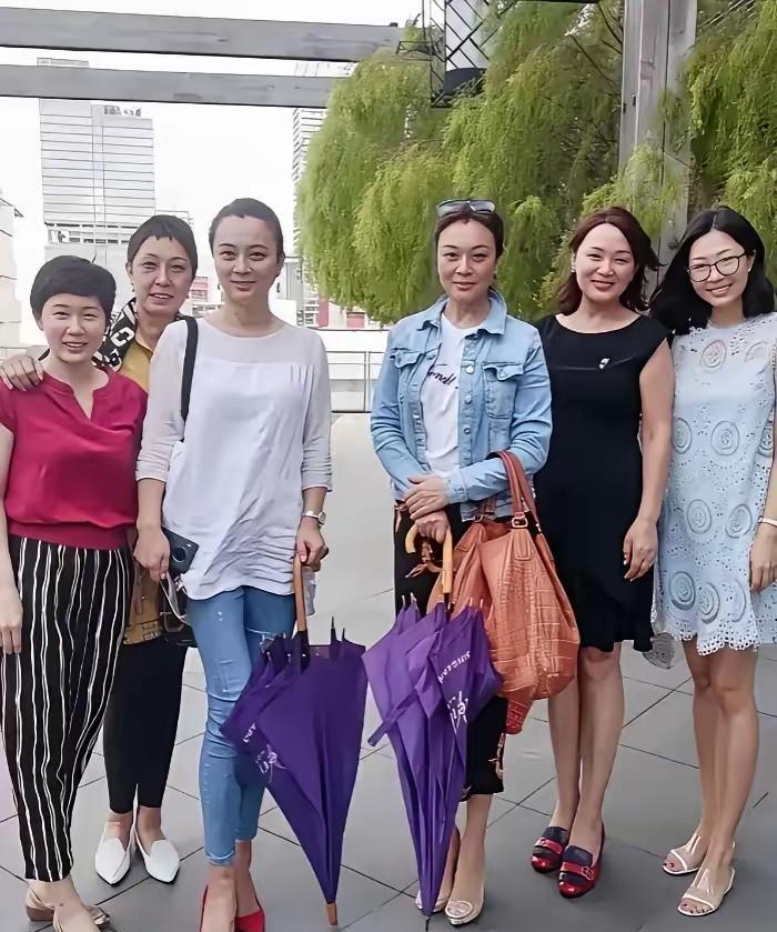 李玲玉有多美！看她和普通人站在一起，颜值和气质确实不一样，知道李玲玉的名字是因为