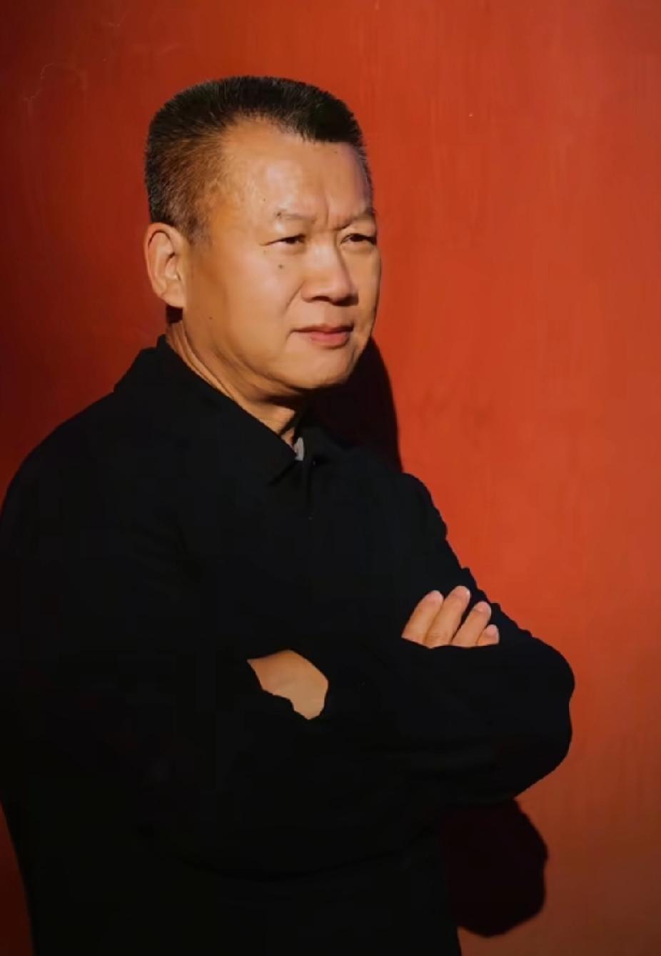 听一个在民政局上班的朋友说：现在离婚率最高的是40岁以上的中年人现在他们