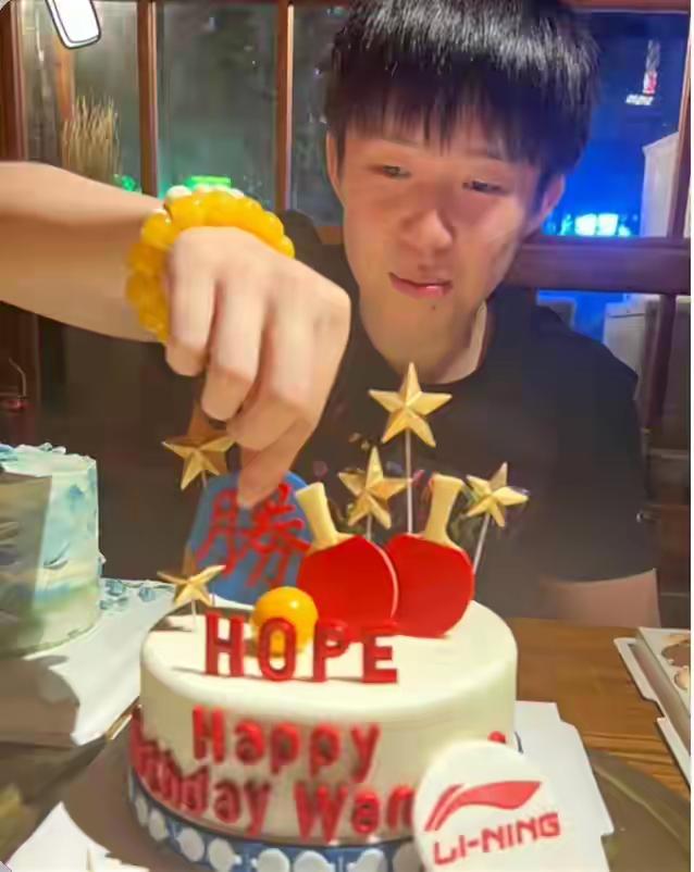 让人感动热泪盈眶，大头放下包袱夺冠，粉丝们歇斯底里狂欢🎉来胜利，快点到来。[赞