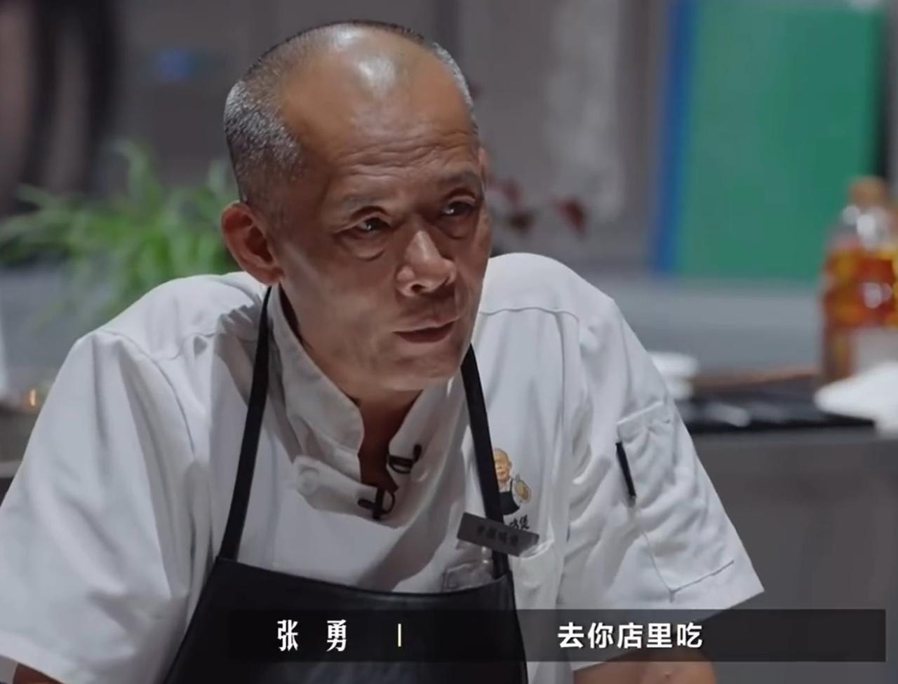 莫氏鸡煲遭淘汰，专家给的理由是，技术含量不高。然后又说了一句，还是吃这个鸡本