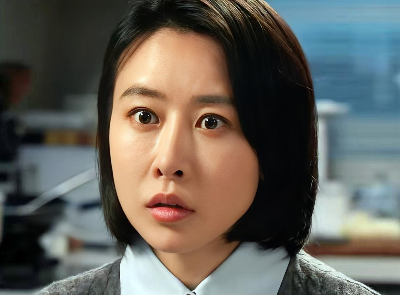 《以法之名》：柳韵至少干了四件蠢事！1.柳韵是副处级的管委会副主任，乔振兴的妻