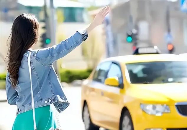 为什么大家现在宁愿等网约车，也不坐出租车？很简单，因为现在的出租车，已经