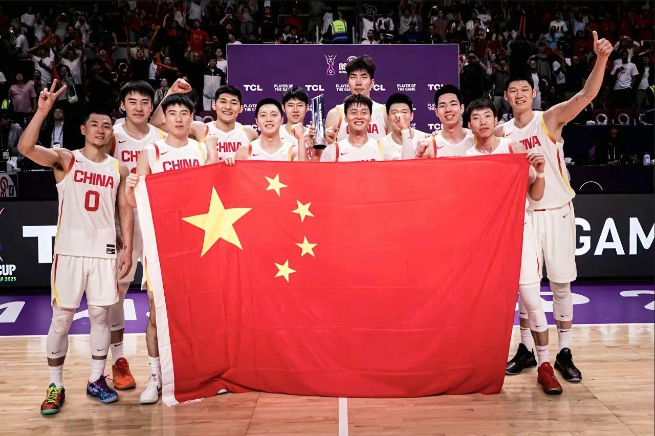 中国男篮加油！不简单，真不简单，每个人都拿命在拼，拼来的自信，拼来的认...