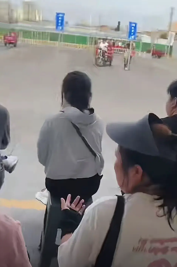 今天在某驾校骂声一片，随着电动车整治期马上到来，很多人又在炎炎夏日下学习电动车驾