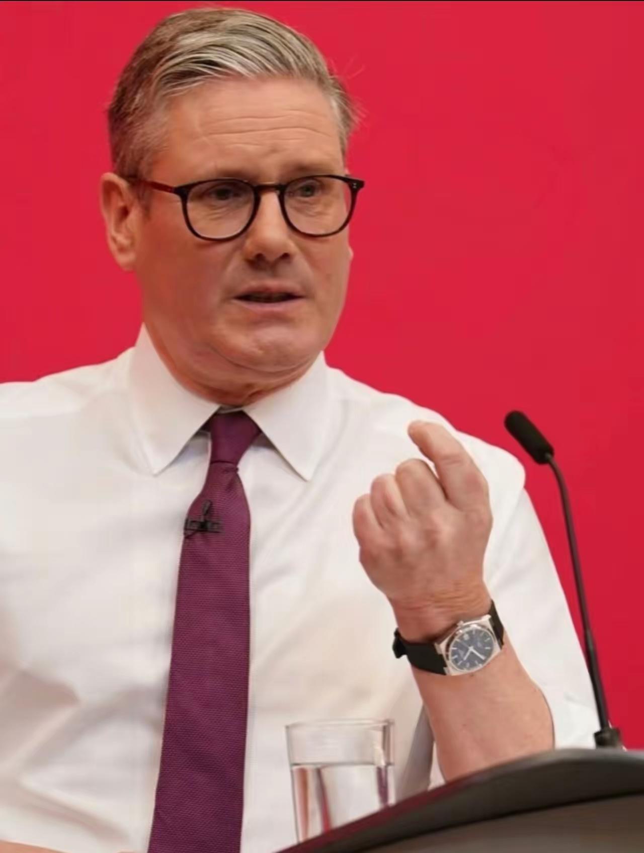 特朗普没想到，估计普京也没想到，英国首相居然当着全世界的面，说了一句“中国，