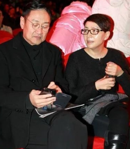 一次，宋丹丹和老公赵玉吉吵架，她本想离家出走来试探老公，谁知刚一出门，老公不但没