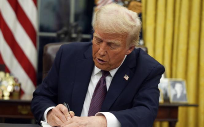 美国终于拿出对中国的经济王牌。中美经济战已经不可避免。美国为了对中国拒绝放弃