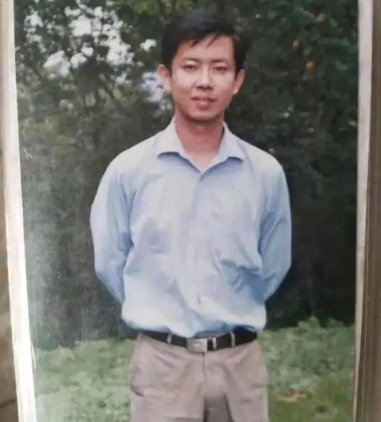 “我宁死也不道歉！”在乡镇执教19年优秀教师，在亲吻自己儿女后，来到长江大桥纵身