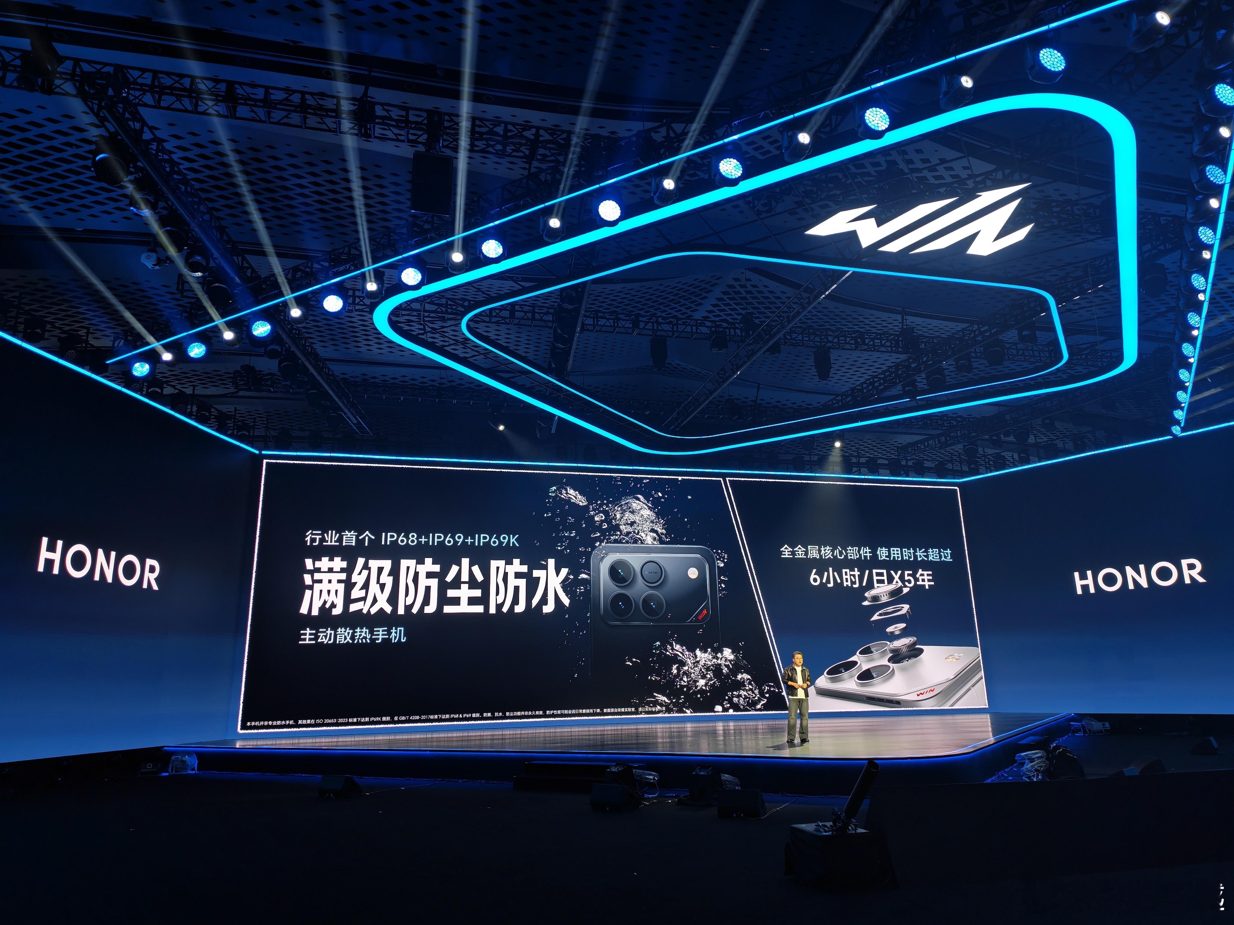 荣耀WIN的亮点太多了，10000mAh大电池，5920Hz高频PWM调光，18