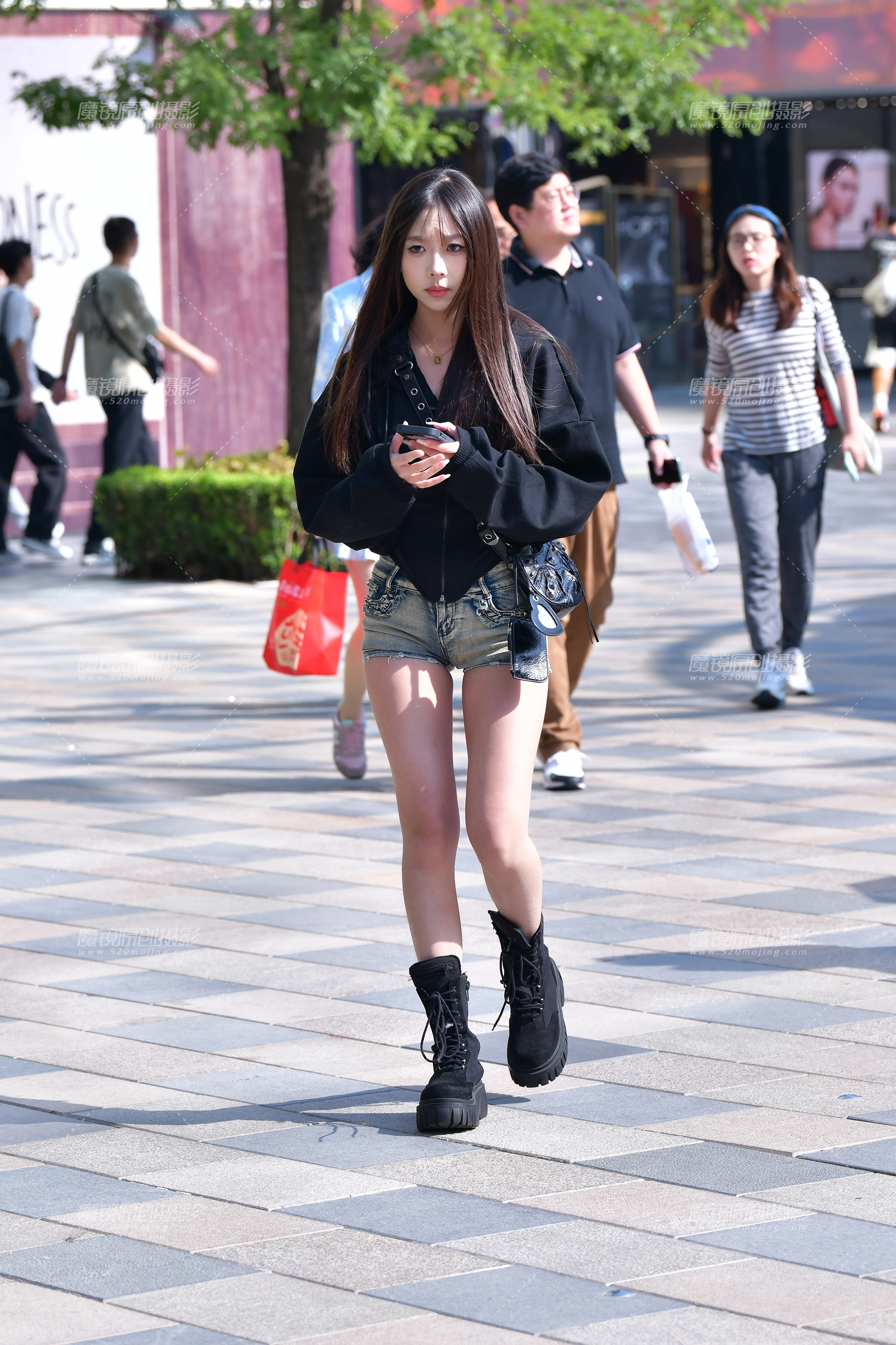 牛仔短裤小姐姐
